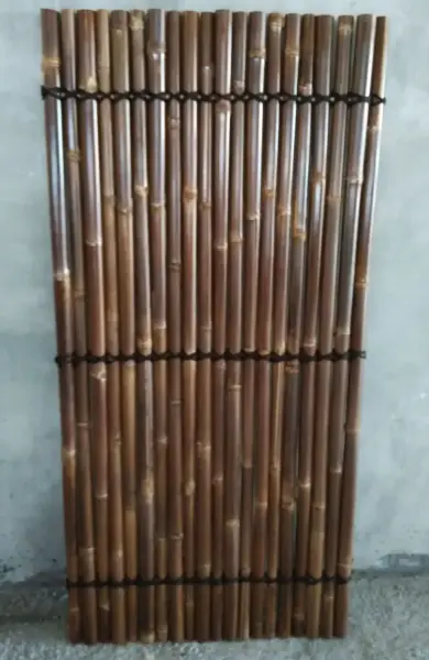 Artikelbild 3 des Artikels “Bambuselement Modell Surabaya, starr, braun-schwarz (Wulung), mit Deko-Seil. Durchmesser 3-5cm 90 x 180 cm Höhe. “